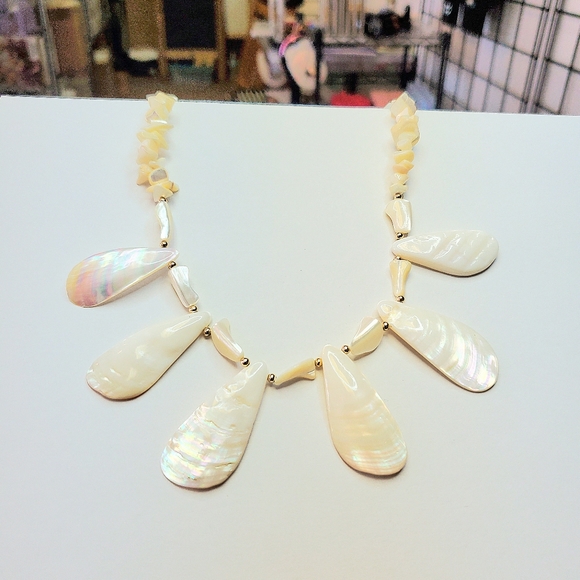 Sea shell necklace - Picture 3 of 4